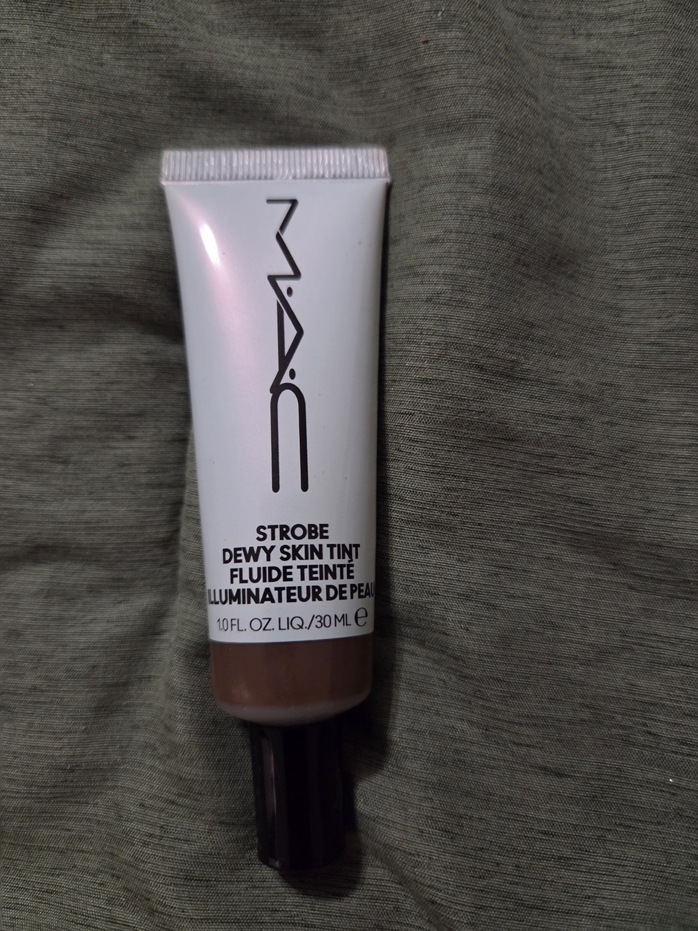MAC Cosmetics Strobe Dewy Skin Tint - Brown